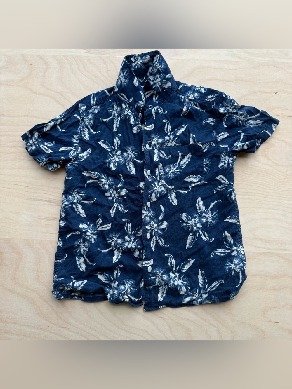 Old Navy Kids Navy Blue Floral Hawaiian Button Up Short Sleeve Shirt size S 6/7